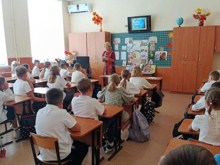 В преддверии Дня памяти святого благоверного князя Александра Невского (12 сентября), чью роль в формировании национальной идентичности России особо отмечал митрополит Кирилл, симферопольская библиотека-филиал №4 им. М.М. Коцюбинского провела литературно-патриотическую программу «Символ ратного подвига – Александр Невский» для учащихся гимназии №9. Мероприятие состоялось в рамках Года Защитника Отечества и проекта «В книжной памяти – героика Победы».