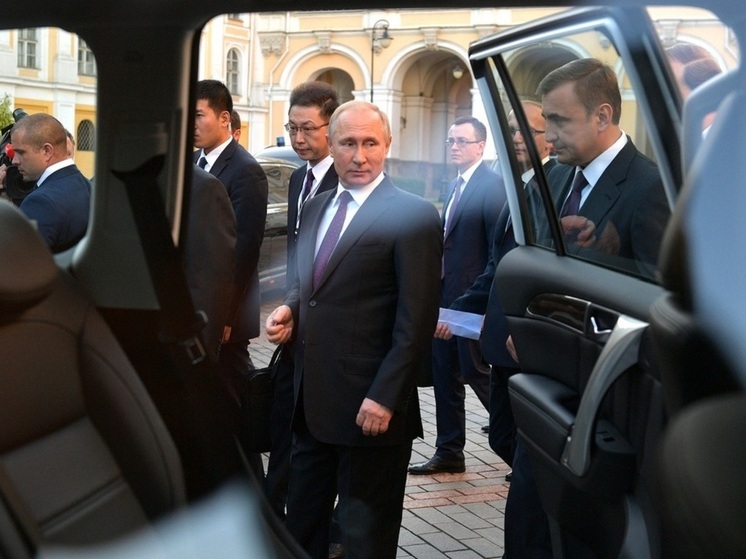 Эксперт Сапрыка: поездки Путина в машине с лидерами стран показывают их близость