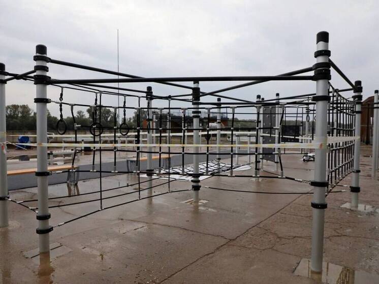 На набережной Уфы устанавливают спортивную площадку