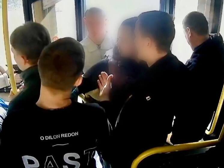 Пьяный дебош в кировском автобусе закончится судом для подростка