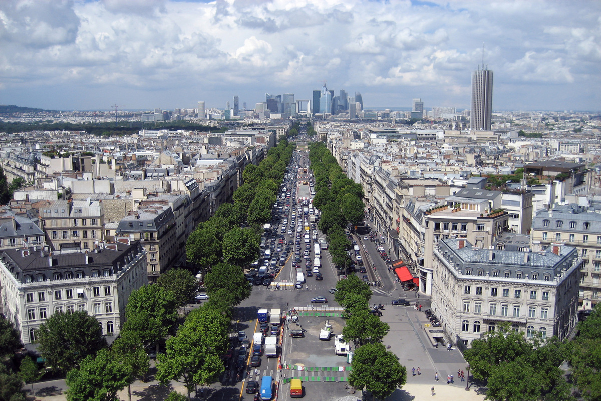 Самолет с премьером Испании на борту в связи с неполадкой вернулся в аэропорт