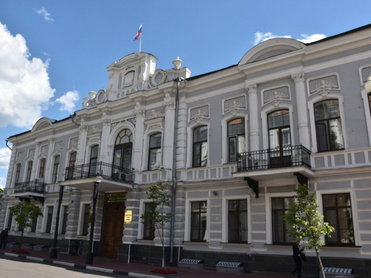 Последним днем приема заявок на должность главы администрации Тамбова стало 3 сентября. Именно тогда выяснилось, что нынешний руководитель администрации планирует продолжить борьбу за кресло мэра. Соответствующую информацию подтвердил сам Максим Косенков, сообщивший о новости в социальных сетях. 