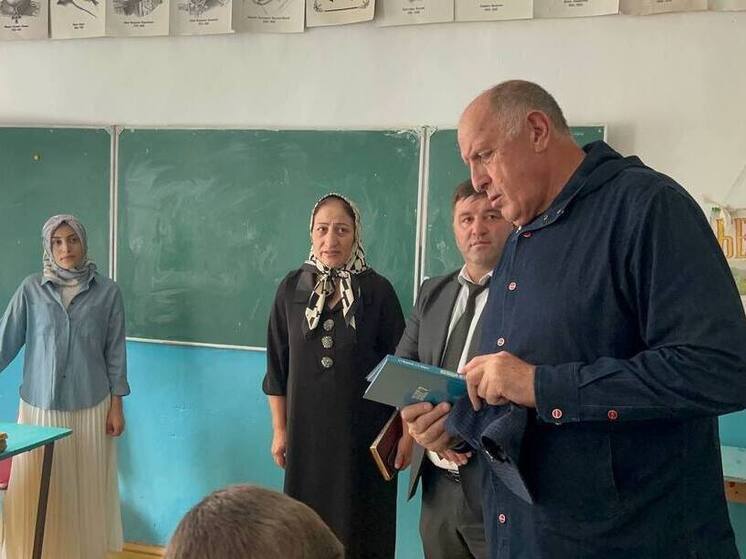 Премьер Дагестана посетил самую отдаленную школу республики и пообещал ей капитальный ремонт