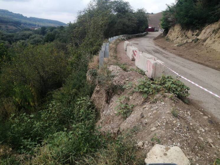Пострадавшую из-за оползней дорогу восстановят в посёлке вблизи Кисловодска