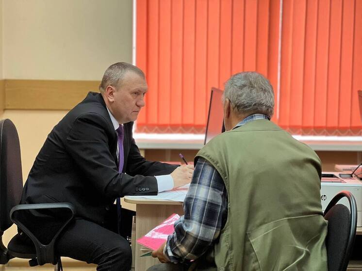 В Великих Луках возобновились приёмы граждан в центре «Земляки»