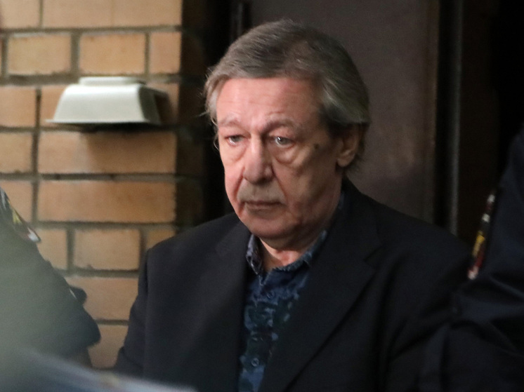 В театре «Мастерская «12» Никиты Михалкова» прошел сбор труппы, где несколько раз прозвучало имя Михаила Ефремова