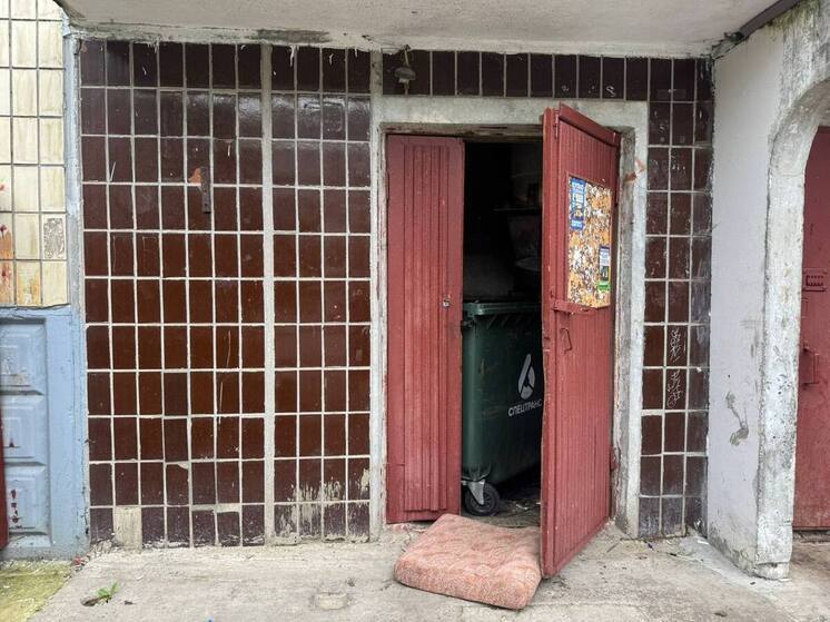Во Всеволожске обнаружили новорожденного ребенка в мусоропроводе
