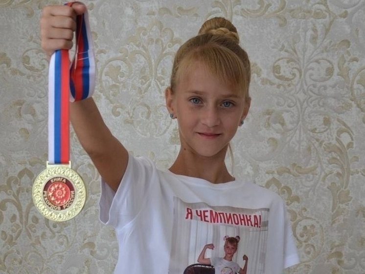 8-летняя девочка Штанько из Каневской установила мировой рекорд по отжиманиям