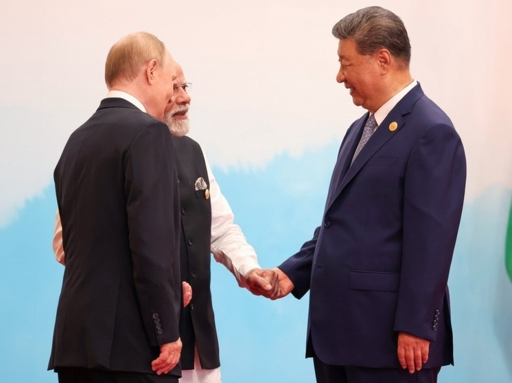 Американист Блохин: Трампу не нравятся хорошие отношения РФ, КНР и Индии