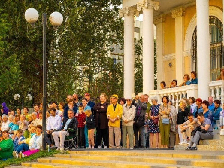 Астраханская филармония приглашает на «Музыку на воде» у Лебединого озера
