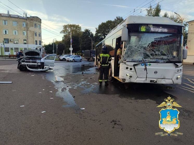 В центре Костромы только что произошло серьезное ДТП