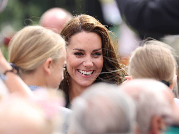 Кейт Миддлтон появилась на публике после кардинальной смены цвета волос