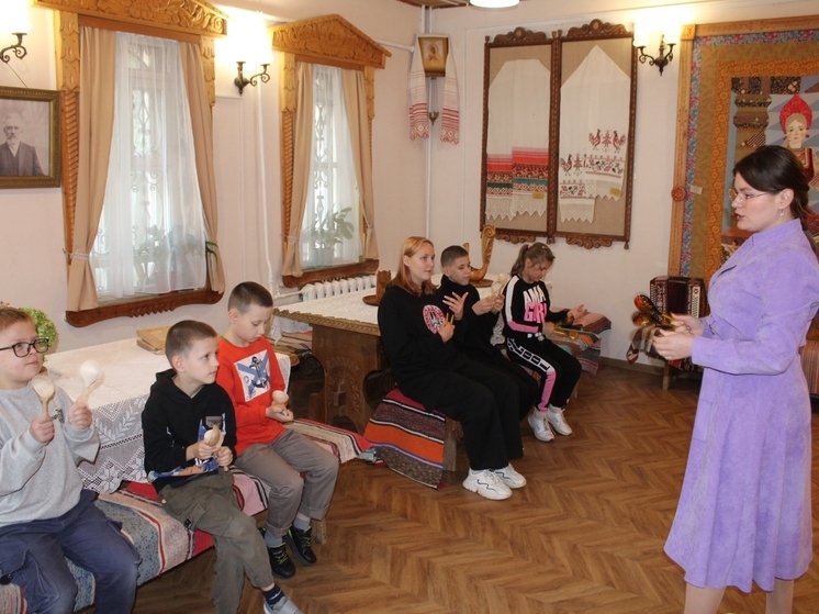 В Калужском доме мастеров сыграли на ложках