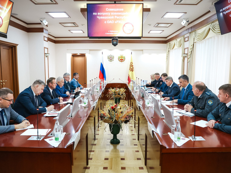 Олег Николаев обсудил развитие железных дорог в Чувашии с главой ГЖД