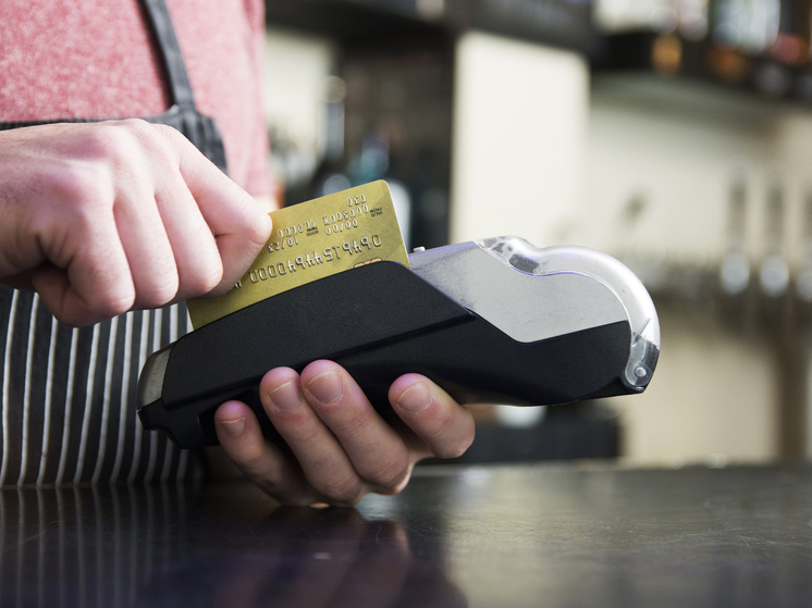 Управляющую томского магазина косметики осудят за полумиллиона рублей