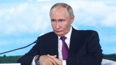 Эмоции гостей на ВЭФ: Сигал и представители «Талибана» в зале вместе с Путиным