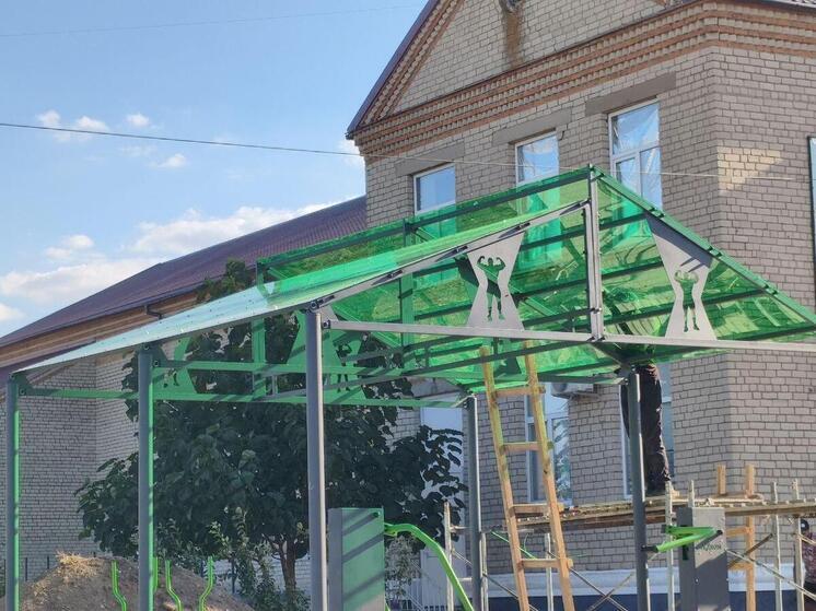 В Акимовском районе продолжается благоустройство территории у Дома культуры «Новоданиловка»