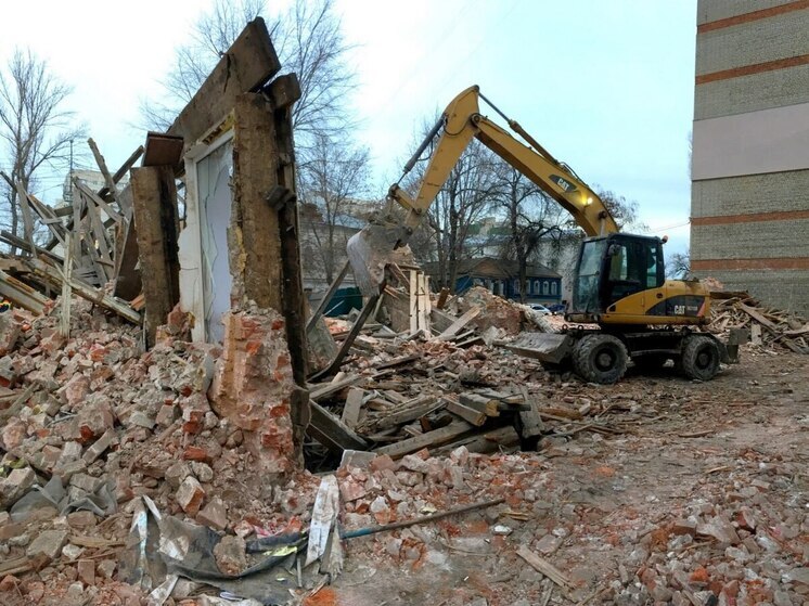 В Саратове снесли 38 аварийных домов