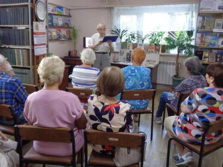 В симферопольской библиотеке-филиале №4 им. М.М. Коцюбинского состоялся вечер «Королева зрительских сердец», посвященный 95-летию со дня рождения народной артистки РСФСР Надежды Васильевны Румянцевой. Мероприятие, организованное для членов читательского объединения «Хорошее настроение», представило обзор жизни и творческого пути выдающейся актрисы, чье кредо было: «Актер должен нести людям свет, добро, надежду и любовь».