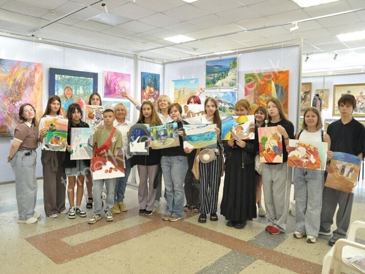 В Самаре донецкие юные художники получили возможность поучиться у известной художницы