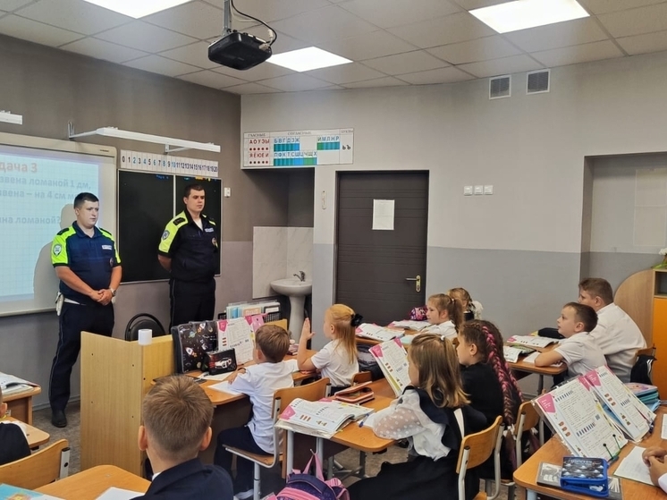 Школьников Великих Лук обучили правилам дорожного движения