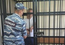 Лефортовский суд столицы завершил рассмотрение резонансного дела о крупных хищениях, совершённых при возведении котельных в городе Котовске Тамбовской области. Учредитель фирмы «Энергофит» и высокопоставленный менеджер корпорации «Компьюлинк» Олег Попов приговорён к четырем с половиной годам заключения в исправительной колонии общего режима.
