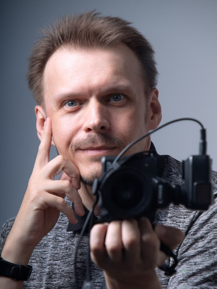 Один из самых неординарных и ярких актеров краснодарской сцены отмечает пятого сентября свой юбилей
Алексей Суханов — актер, чье имя неразрывно связано с Краснодарским Молодежным театром