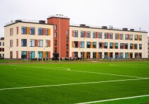 В День знаний в Петербурге заработали четыре новые школы, куда отправились свыше 3 тыс. учеников. Новые объекты стали одним из элементов развивающейся социальной инфраструктуры в трех районах города.