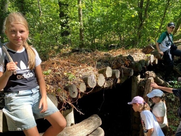 Луганские школьники и ветераны посетили мемориалы в Антрацитовском округе