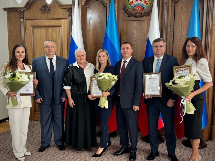 В преддверии Дня финансиста банковские работники получили награды Главы ЛНР