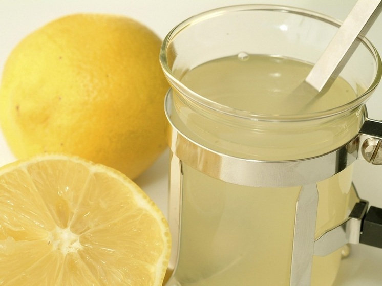 Врач Строкова: вода с лимоном не поможет худеть без нормализации режима питания