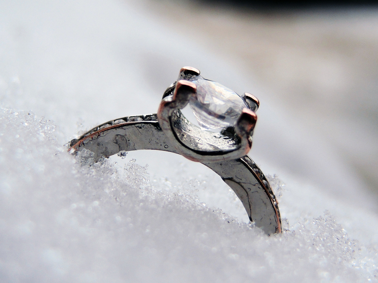 Женщине вернули палец, которого она лишилась, пытаясь спасти обручальное кольцо