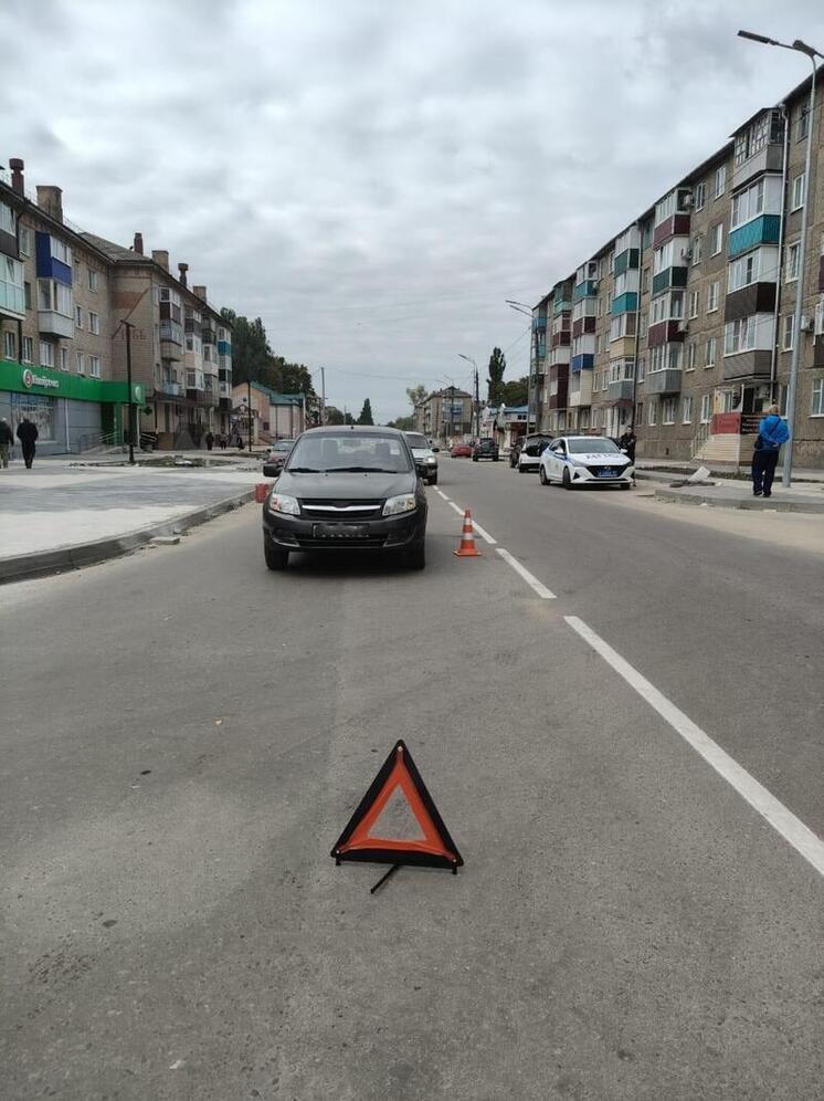 В Орловской области переходившая дорогу в неположенном месте женщина попала под машину