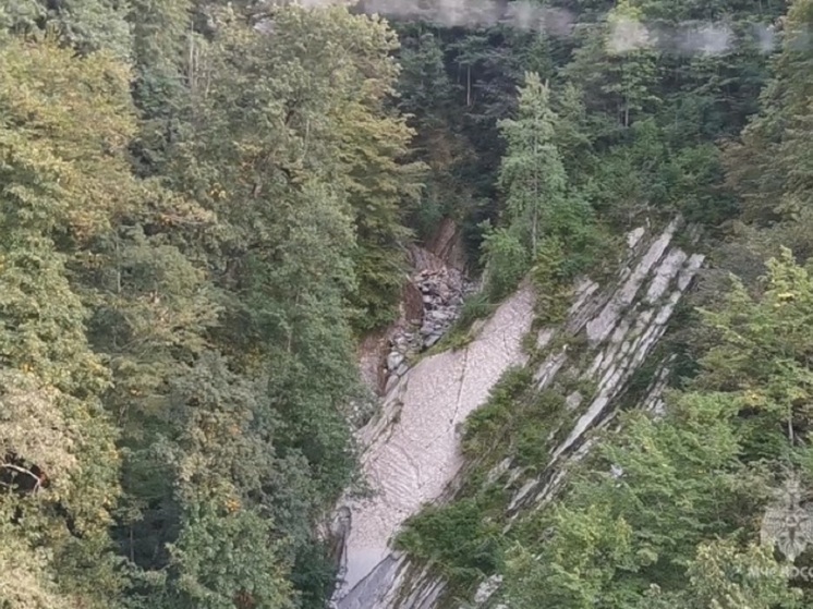 В горах Сочи спасатели продолжают поиски пропавшего мужчины