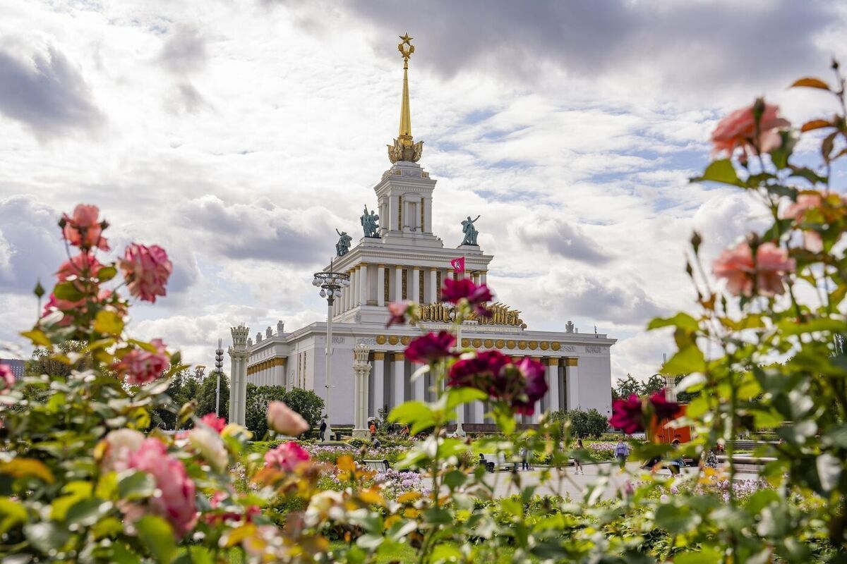 Собянин и Любимова открыли уникальную выставку Русского музея на ВДНХ