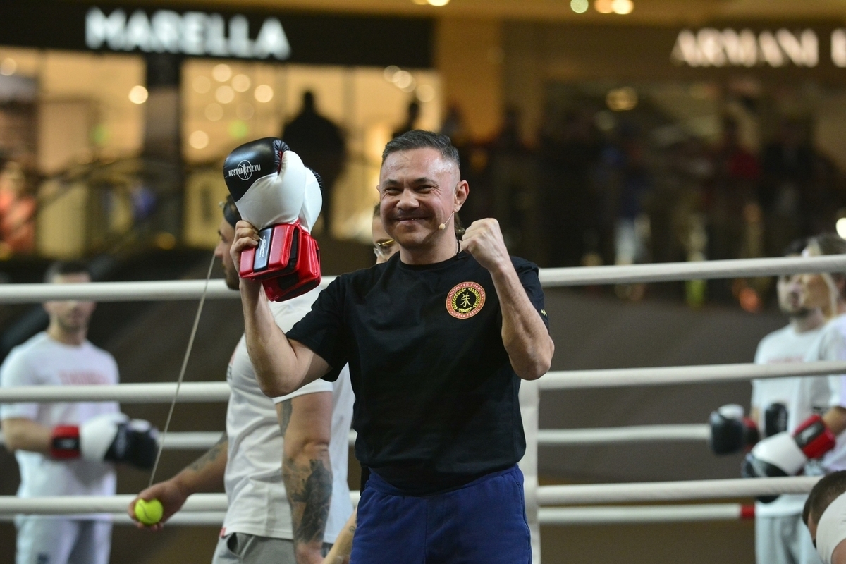 Легенды бокса проведут поединок весной 2026 года