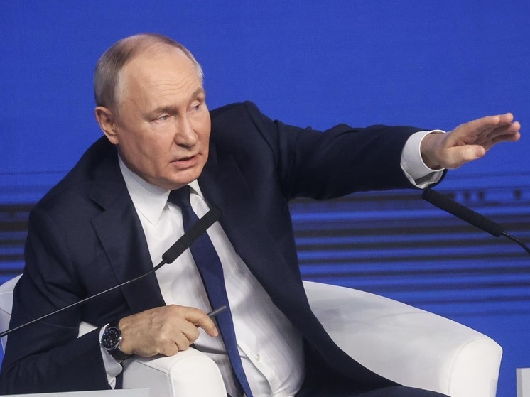Шиш вам, а не войска стран НАТО на Украине! Находясь в одной из самых географически удаленных от стран Европы точек России, Владимир Путин послал ясный, четкий и громкий сигнал в европейские столицы: Москва не потерпит появления войск государств «коалиции желающих» на территории Украины – ни до, ни после окончания СВО