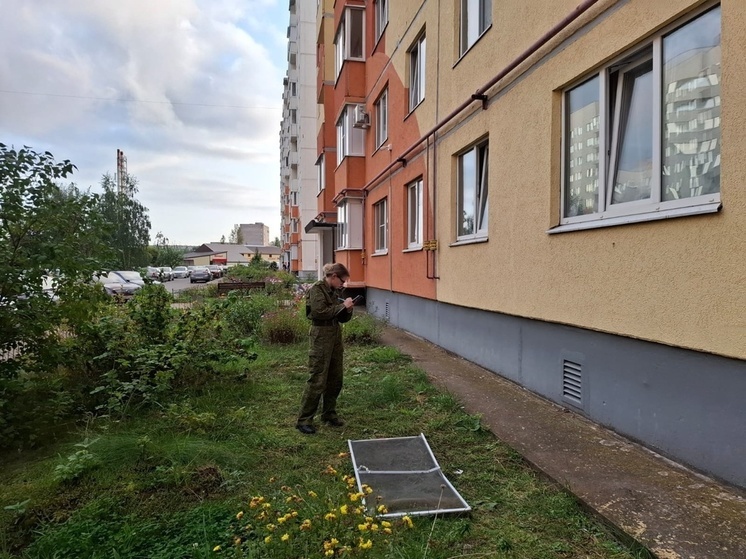 В Великом Новгороде выпал из окна двухлетний мальчик