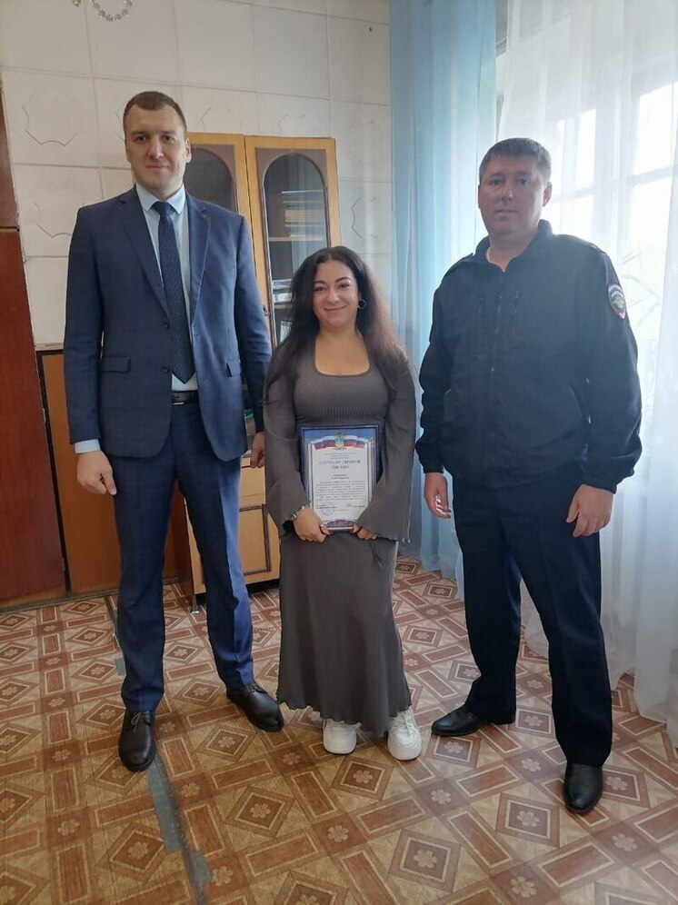 Маленькая женщина из города Буй спасла для костромского пенсионера большие деньги