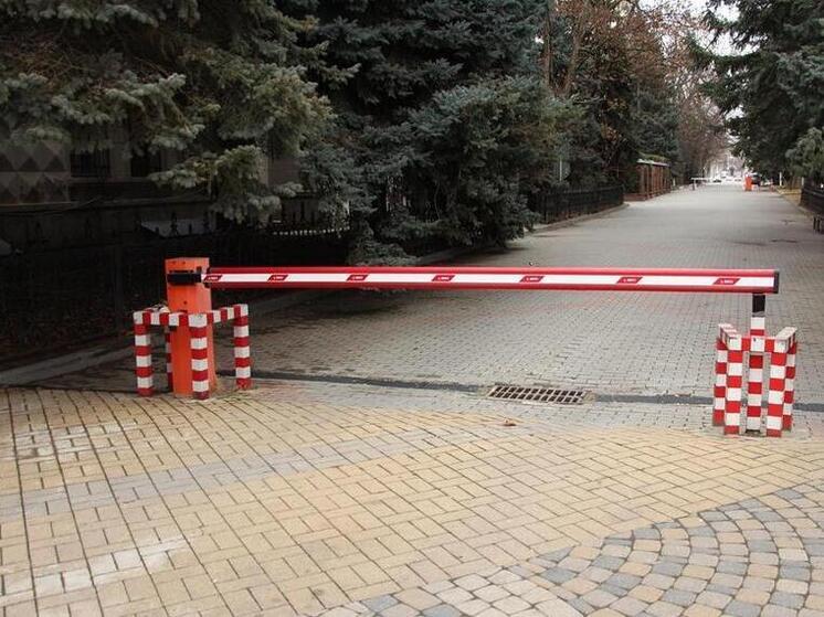 Из Абхазии в Россию пытались провезти 2400 сигарет: таможенники Адлера изъяли их из сабвуфера отечественного авто