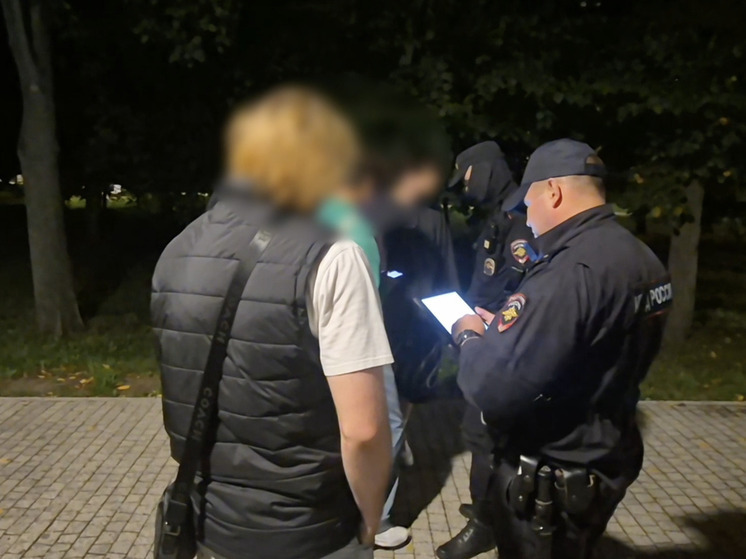 В центре Новосибирска задержали 9 подростков