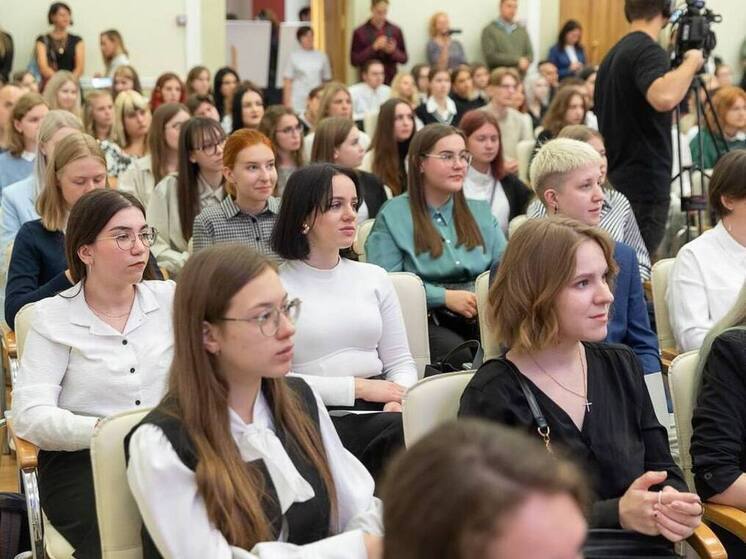 Новые меры социальной поддержки учащихся введены в Псковской области
