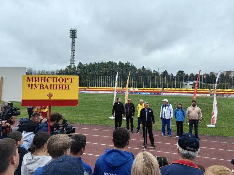 Олег Николаев открыл традиционную эстафету "СЧ" на стадионе «Олимпийский»