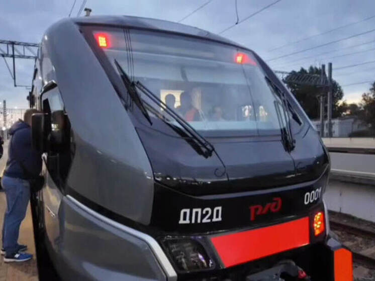 Новый поезд ДП2Д показал возможности на непростом маршруте Петербурга