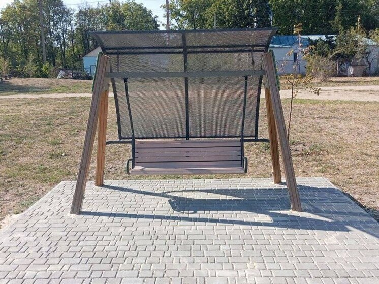 В запорожском Терпенье благоустраивают детские и спортивные площадки
