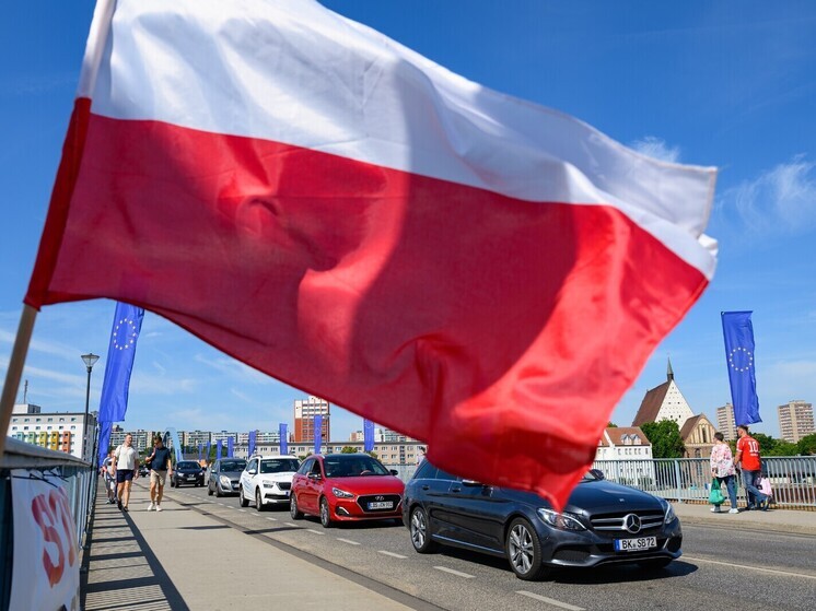 Польша настоятельно посоветовала своим гражданам уехать из Белоруссии