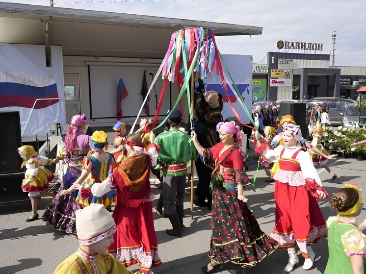 В столице Хакасии открыли республиканскую ярмарку «Медово-яблочный спас»