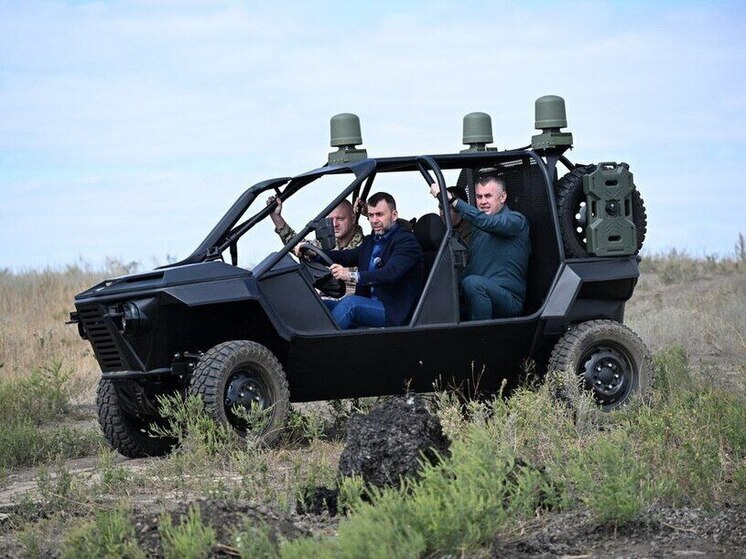 Глава ДНР провел тест-драйв первого в Республике многоцелевого автовездехода