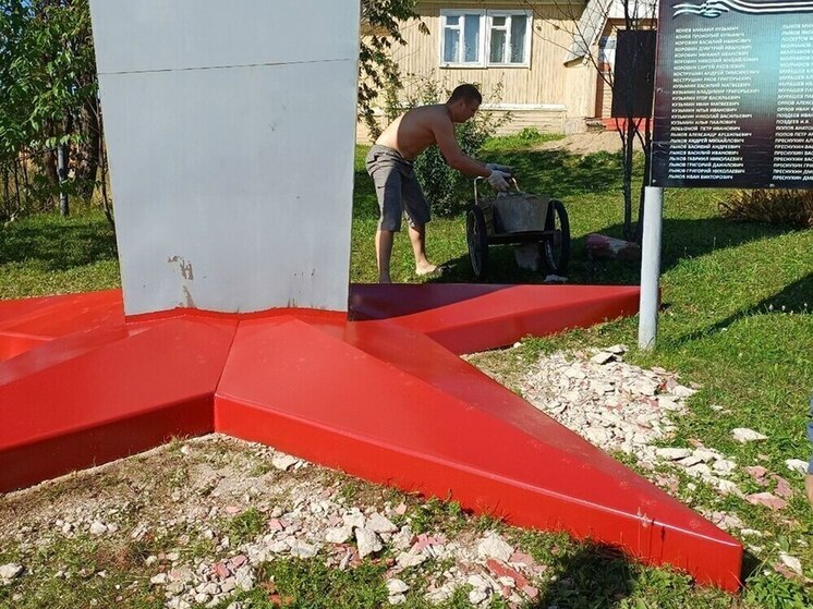В деревне Малая Липовка ремонтируют памятник участникам Великой Отечественной войны