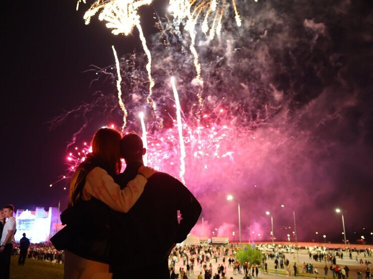 В Волгограде фестиваль #ТриЧетыре завершился красочным фейерверком